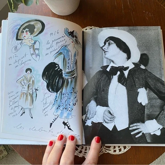 Chanel Universe of Fashion Book EUC - Picture 9 of 13